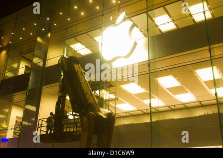 Il nuovo Apple Store è aperto nel la Causeway Bay di Hong Kong. Il 15 dicembre 2012. Foto Stock