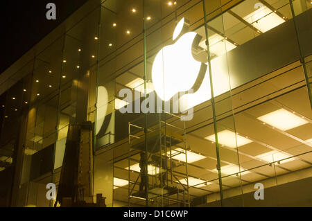 Il nuovo Apple Store è aperto nel la Causeway Bay di Hong Kong. Il 15 dicembre 2012. Foto Stock