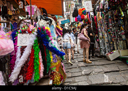 Gli amanti dello shopping lungo Pottinger Street nel Quartiere Centrale di Hong Kong. Foto Stock