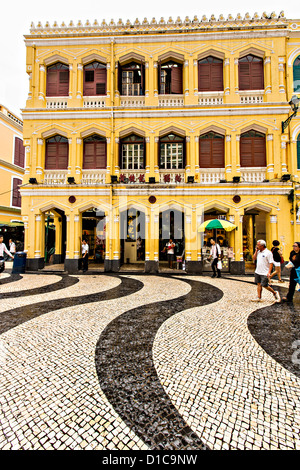 Portoghese edifici coloniali Piazza Senado Macau. Foto Stock