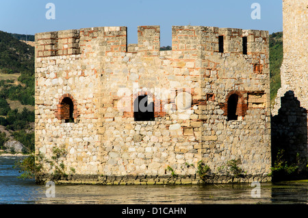 Fortezza sul fiume Danubio a Golubac in Serbia Foto Stock