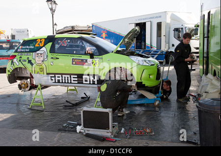 Rally Cipro 2012 meccanica rendono pronto Harry Hunt Citreon DS3 R3 auto in Paphos Cipro Foto Stock