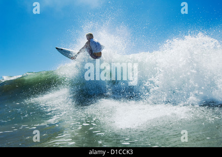 Surfer a Playa Santa Teresa, Mal País, Costa Rica Foto Stock