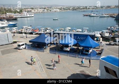 Rally Cipro 2012. La riva del mare in Qatar Rally Team box sul porto di Paphos Cipro Foto Stock