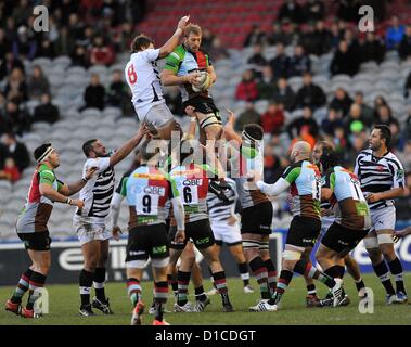 Londra, Regno Unito. Il 15 dicembre 2012. 15.12.2012. La Heineken Cup. Twickenham, England.Chris Robshaw (Capitano) di arlecchini in azione durante la Heineken Cup Pool 3 corrispondenza tra arlecchini e zebre a Twickenham Stoop. Credit: Azione Plus immagini di Sport / Alamy Live News Foto Stock