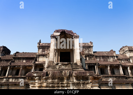 Angkor Wat è stata costruita nei primi anni del XII secolo che è diventato un simbolo della Cambogia. Foto Stock