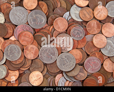 Enorme pila di monete statunitensi Foto Stock