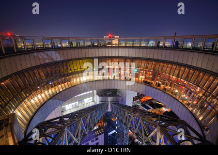 Piattaforma di Osservazione sul Umeda Sky Building di Osaka in Giappone. Foto Stock