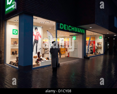 Deichmann una catena tedesca di calzature rivenditori nuovo negozio in Middlesbrough Cleveland Dicembre 2012 Foto Stock