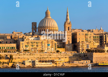 Malta, La Valletta, skyline con Cattedrale Anglicana di San Paolo e la chiesa carmelitana da Sliema, Foto Stock