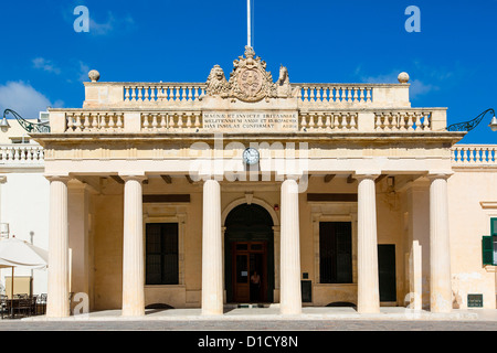 Un edificio governativo su St George Square, Misrah San Giorgio o Piazza del Palazzo, a La Valletta Foto Stock