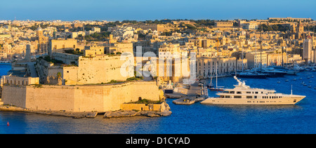 Malta, La Valletta, Vittoriosa, Birgu, Forte Sant'Angelo e il lungomare Foto Stock