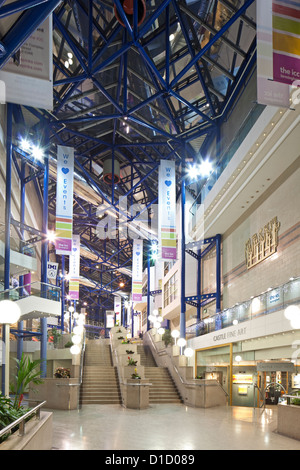 All'interno dell'edificio ICC di notte, città di Birmingham, Inghilterra, Regno Unito Foto Stock