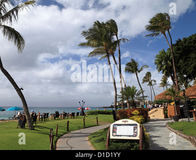 Tropica restaurant sign lungo la passeggiata costiera a Kaanapali Beach Foto Stock