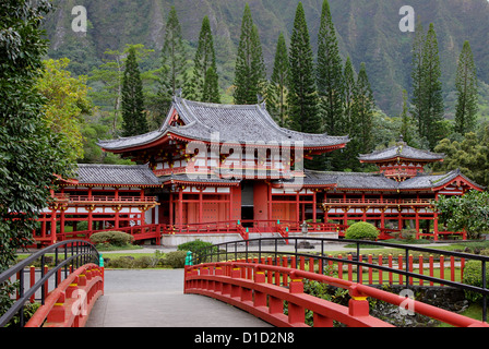 Buddista Giapponese Byodo-in tempio, la Valle dei Templi, Oahu Hawaii. Costruito senza uso di chiodi. Foto Stock