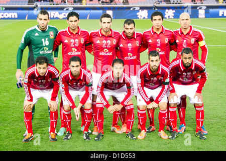 Kanagawa, Giappone. 16 dicembre 2012. Al-Ahly gruppo team line-up, dicembre 16, 2012 - Calcio : Al-Ahly team group (L-R) Mahmoud Abou Elseoud, Mohamed Naguib, Mohamed Aboutrika, Emad Meteab, Ramy Rabia, Wael Gomaa, anteriore; Sayed Moawad Ahmed Fathi, Walid Soliman, Abdalla detto, Hossam Ashour porre prima il Club FIFA World Cup Giappone 2012 Terzo Posto match tra Al-Ahly SC 0-2 CF Monterrey a Yokohama International Stadium, Kanagawa, Giappone. (Foto di Enrico Calderoni/AFLO SPORT) [0391] Foto Stock