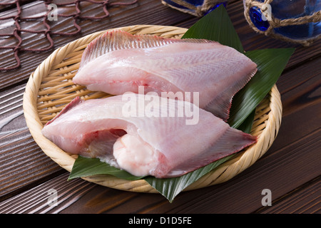 Tagliate a fette la passera pianuzza Flathead con Roe Foto Stock