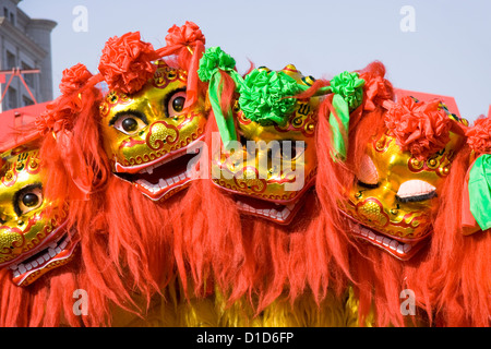 Cinese tradizionale lion dancing per festeggiare il capodanno cinese Foto Stock