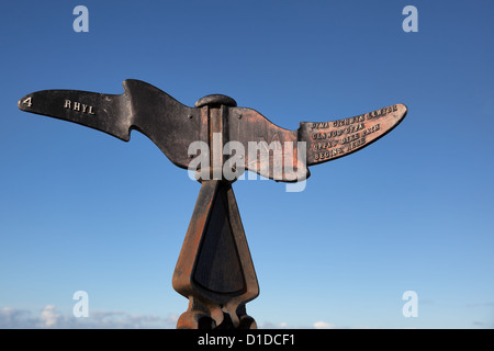 Segno che indica l'inizio di Offa's Dyke Path Foto Stock