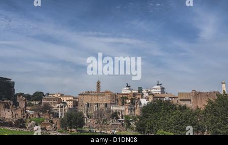 Il Forum Romanum in Roma, Italia, con le rovine di numerosi templi Foto Stock