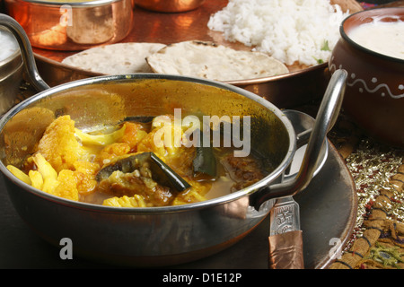 Gujarati Brinjal cavolfiore Curry Foto Stock