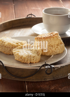 Scones con tazza di tè Foto Stock