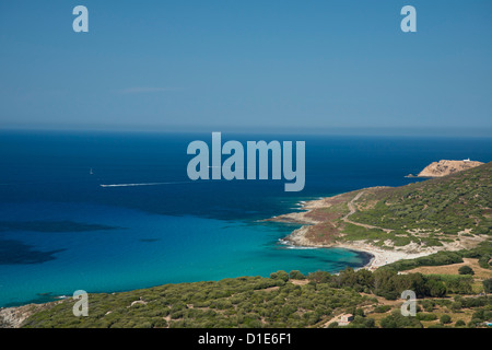 Una veduta aerea della costa della Corsica vicino a L'Ile Rousse nella regione Haute-Balagne, Corsica, Francia, Mediterraneo, Europa Foto Stock