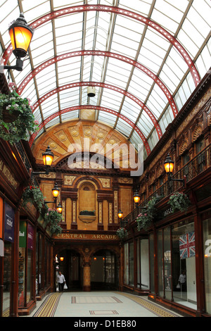 L'arcata centrale, palazzi ottocenteschi in Grainger Town, parte del centro di Newcastle-upon-Tyne, Tyne and Wear, Inghilterra Foto Stock