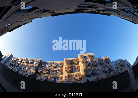 Esterno del nuovo edificio del parlamento scozzese, architetto Enric Miralles, Holyrood, Edimburgo, Scozia, Regno Unito, Europa Foto Stock