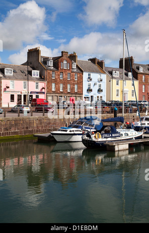 Barche nel porto di Arbroath, Angus, Scotland, Regno Unito, Europa Foto Stock