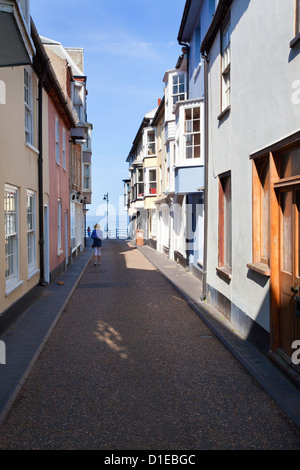 Lungo Jetty Street per il Lungomare a Cromer, Norfolk, Inghilterra, Regno Unito, Europa Foto Stock