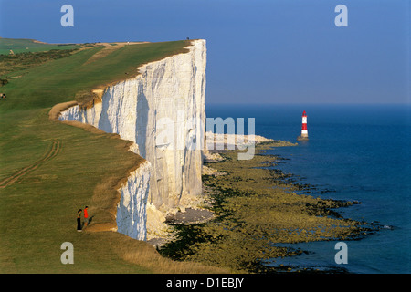 Beachy Head Lighthouse e chalk cliffs, Eastbourne, East Sussex, England, Regno Unito, Europa Foto Stock