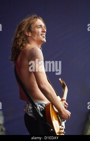 Guilfest 2003 Le tenebre Justin Hawkins Foto Stock