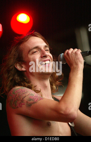 Guilfest 2003 Le tenebre Justin Hawkins Foto Stock