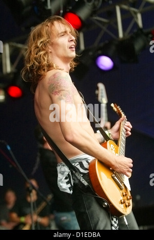 Guilfest 2003 Le tenebre Justin Hawkins Foto Stock