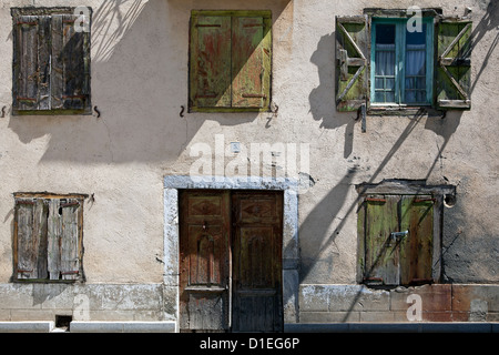Vecchia casa anteriore. A Benasque. Pirenei. Spagna Foto Stock
