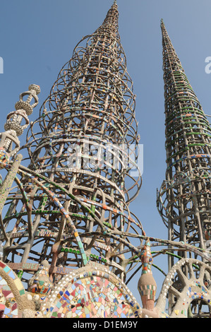 Un aspetto di watt Towers, o le torri di Simon Rodia, situato nel quartiere di watt di Los Angeles, California. Foto Stock