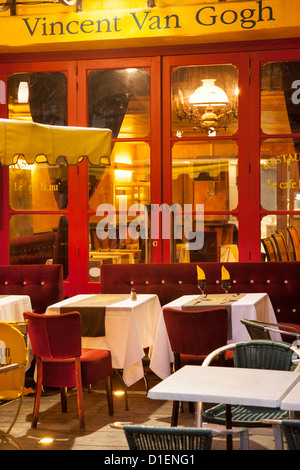 Vincent Van Gogh ristorante reso famoso da Van Gogh del dipinto; Café de Nuit, Arles Provenza, Francia Foto Stock