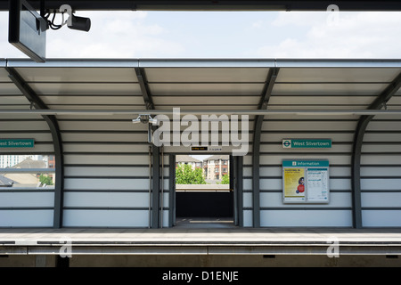 West silvertown Station sulla linea delle Docklands Light Railway in East London, England, Regno Unito Foto Stock