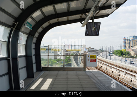 West silvertown Station sulla linea delle Docklands Light Railway in East London, England, Regno Unito Foto Stock