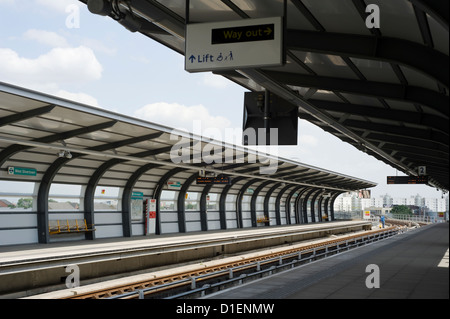 West silvertown Station sulla linea delle Docklands Light Railway in East London, England, Regno Unito Foto Stock