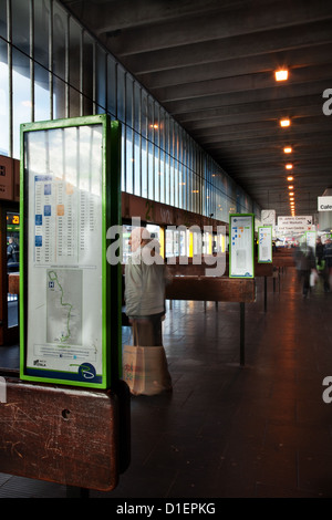 Terminale centrale Preston alla stazione degli autobus e pullman parcheggiato a Tithebarn St, Preston, Lancashire, Regno Unito, che è stato stanziato per la demolizione. Foto Stock