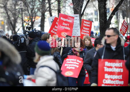 Gli insegnanti elementari a Toronto, sbucciare e Durham Region condotta una giornata di azione di lavoro, scuole di chiusura nei tre consigli scolastici nella loro protesta contro il governo di Ontario è Bill115, la quale essi dichiarano che limita la loro capacità di colpire. Foto Stock