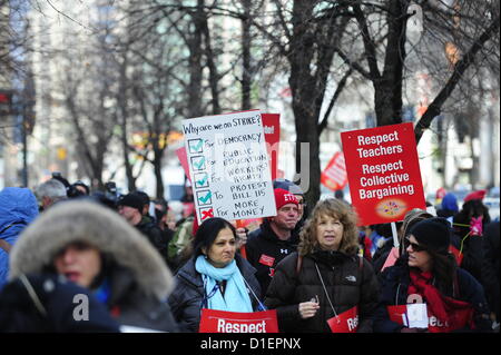 Gli insegnanti elementari a Toronto, sbucciare e Durham Region condotta una giornata di azione di lavoro, scuole di chiusura nei tre consigli scolastici nella loro protesta contro il governo di Ontario è Bill115, la quale essi dichiarano che limita la loro capacità di colpire. Foto Stock