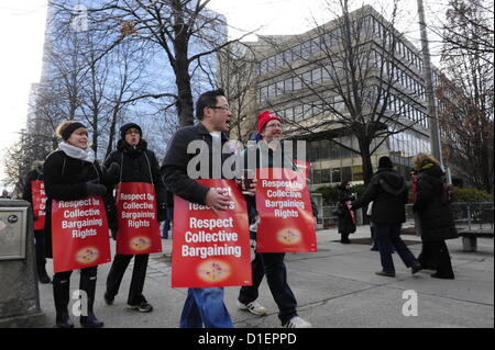 Gli insegnanti elementari a Toronto, sbucciare e Durham Region condotta una giornata di azione di lavoro, scuole di chiusura nei tre consigli scolastici nella loro protesta contro il governo di Ontario è Bill115, la quale essi dichiarano che limita la loro capacità di colpire. Foto Stock