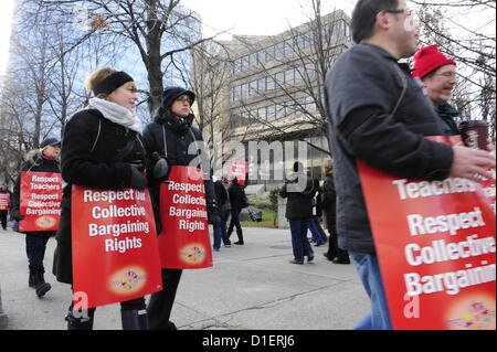 Gli insegnanti elementari a Toronto, sbucciare e Durham Region condotta una giornata di azione di lavoro, scuole di chiusura nei tre consigli scolastici nella loro protesta contro il governo di Ontario è Bill115, la quale essi dichiarano che limita la loro capacità di colpire. Foto Stock