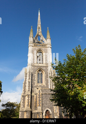 Vecchio e unica Chiesa torre a Faversham Kent con guglia a forma di corona sulla parte superiore Foto Stock