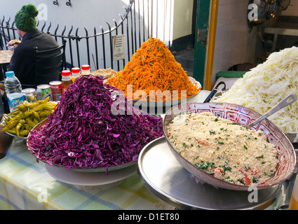 Pressione di stallo di cibo nel vetro Arcade a St Nicholas Market in Bristol Foto Stock