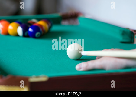 Pronto a giocare a biliardo Piscina Foto Stock