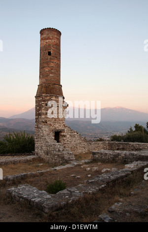 Rovinato Moschea Rossa nel castello di Berat in Albania Foto Stock